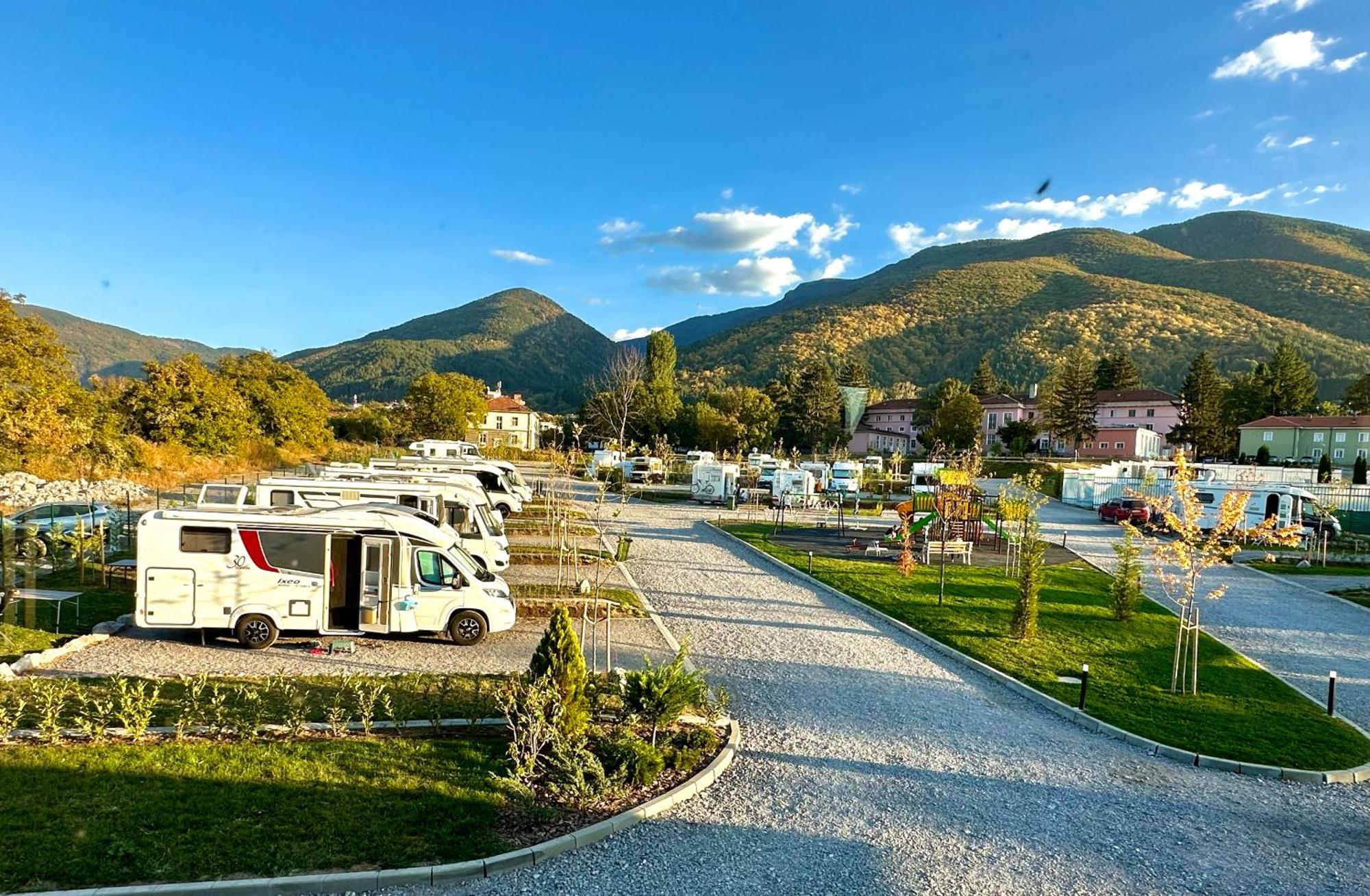 7 Lakes Camping Sapareva Banya Buitenkant foto