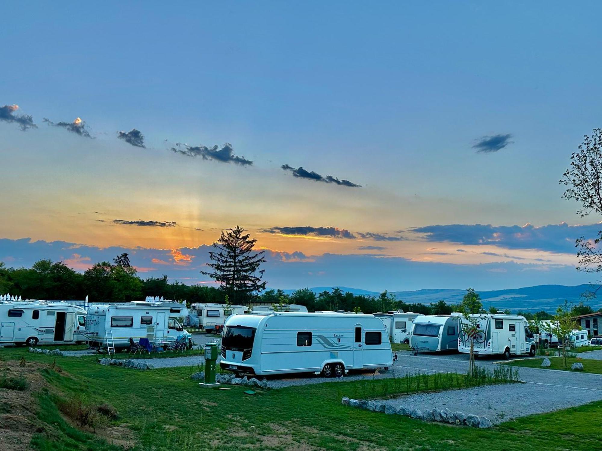 7 Lakes Camping Sapareva Banya Buitenkant foto